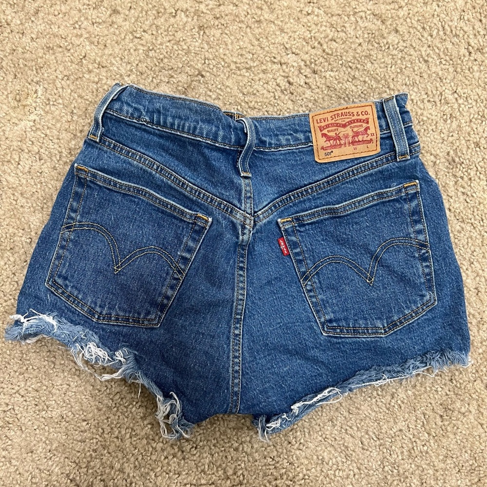 High-rise Levi’s denim shorts